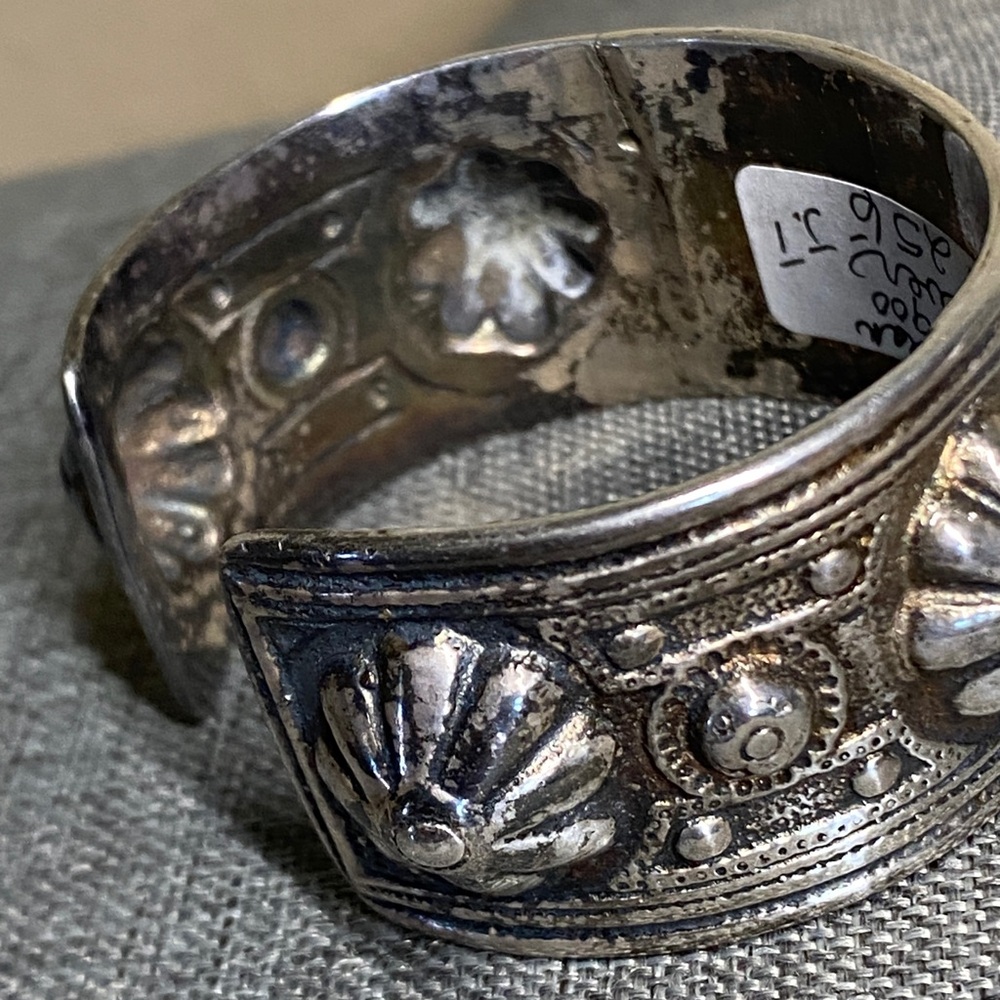 Antique Repousee Silver Bracelet (61.6 grams) - Picture 5 of 14